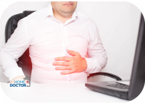 Wrzody żołądka i dwunastnicy – przyczyny, objawy i leczenie mężczyzna w pracy z bolącym brzuchem