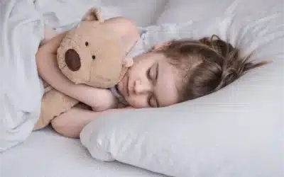 Tiki podczas snu u dziecka: jakie są przyczyny i objawy?